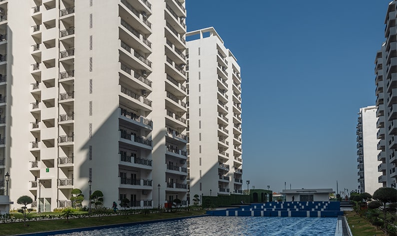 Luxury 3 & 4 BHK Apartments with a Waterfront View at Central Park Aqua Front Towers