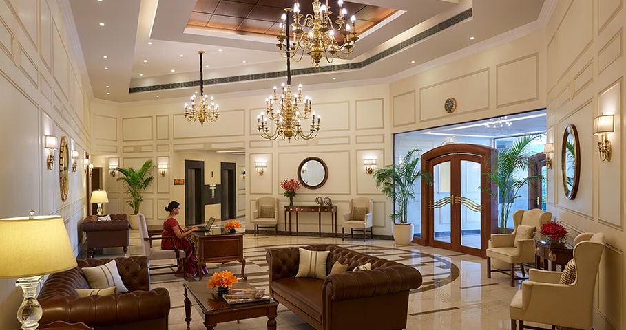 Feel the beauty of luxury with us Feel the beauty of luxury with us